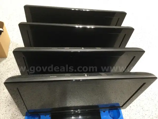 Lot of 4 LG HD 32&#x22; Televisions Model 32LK330