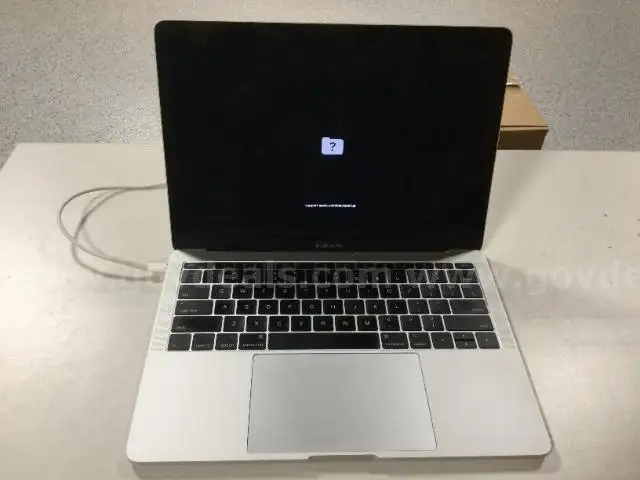MacBook Pro13&#x22; A1708 14,1 i7-7660U @ 2.5 GHz - Parts/Repair