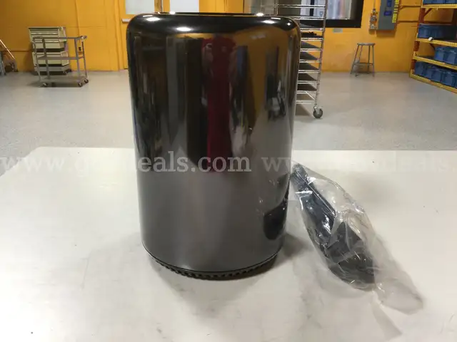 Apple Mac Pro A1481 Intel Xeon E5-1650v2 @ 3.50 GHz 6-Core - Parts/Repair