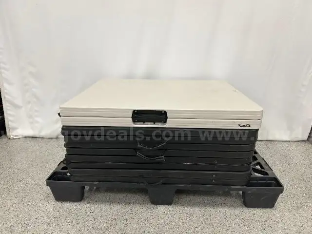 5 Folding Tables