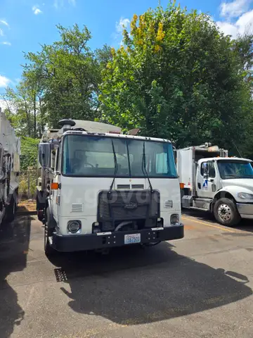 2013 Autocar/Heil sideload 28yd