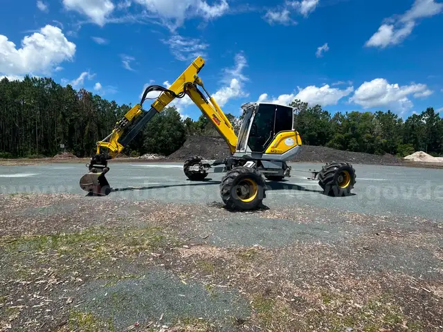 MENZI 340 EXCAVATOR