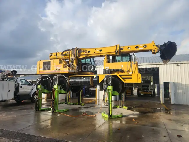 Set of 6 ARI-Hetra 15,000 pound Mobile Column Lifts