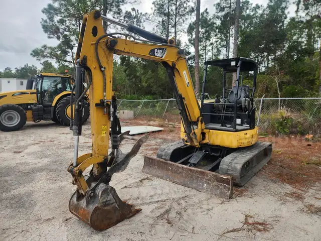 CATERPILLAR 305 E2 MINI EXCAVATOR