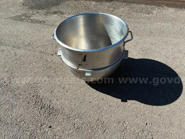 LARGE STAINLESS STEEL COOKING KETTLE