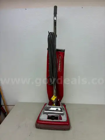 COMMERCIAL HEAVY DUTY SANITAIRE VACUUM