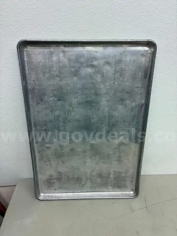 ALUMINUM BAKING SHEET W/COVER