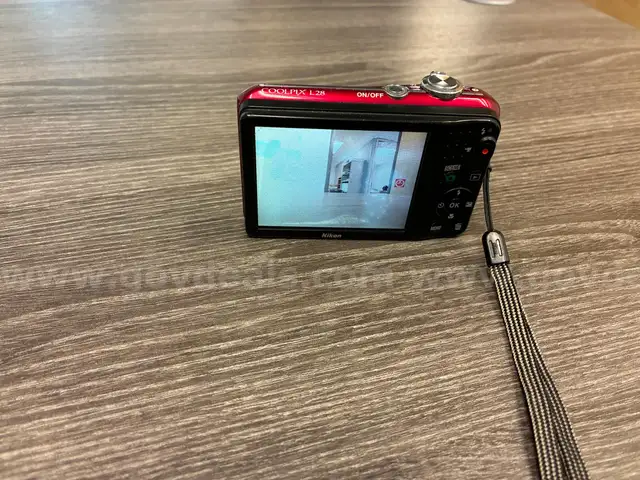 NIKON COOLPIX L28  CAMERA