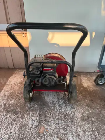YARD MACHINES 5HP LEAF BLOWER