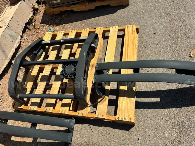 PUSH BAR W/PIT BARS