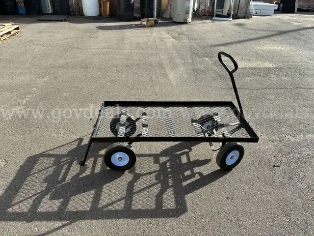 GARDEN PULL WAGON