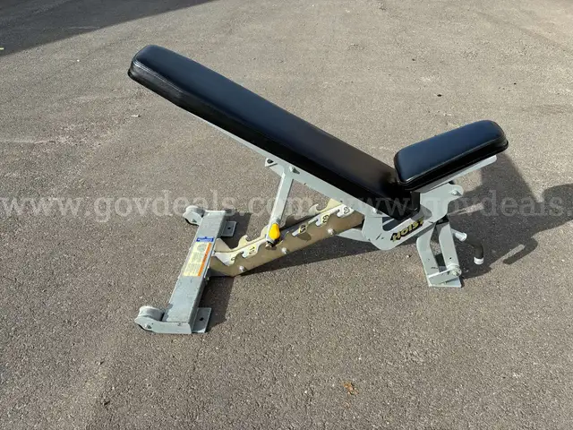 HOIST ADJUSTABLE WEIGHT BENCH