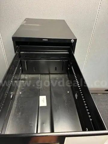 HON 4 DRAWER LEGAL SIZE FILING CABINET