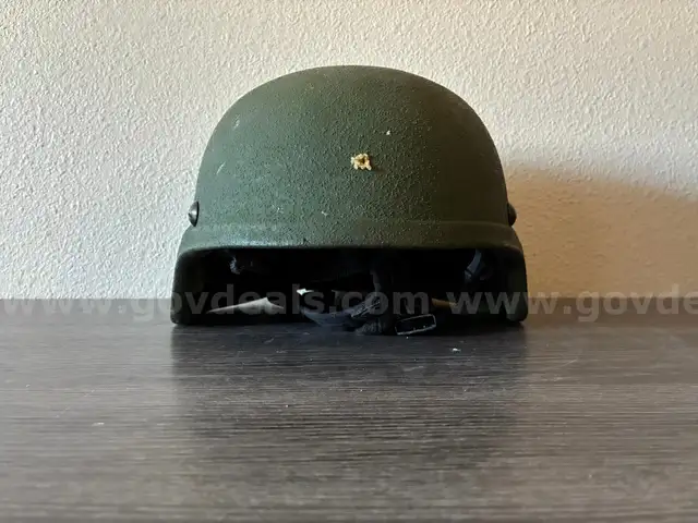 TACTICAL HELMET SIZE MEDIUM