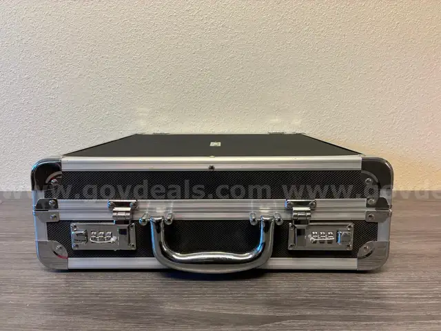 VAULTZ LOCKING MEDIA BINDER