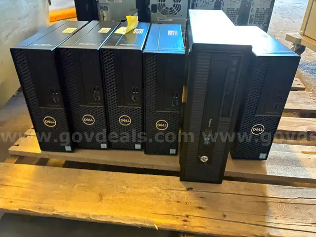 12 DESKTOP COMPUTERS DELL/HP