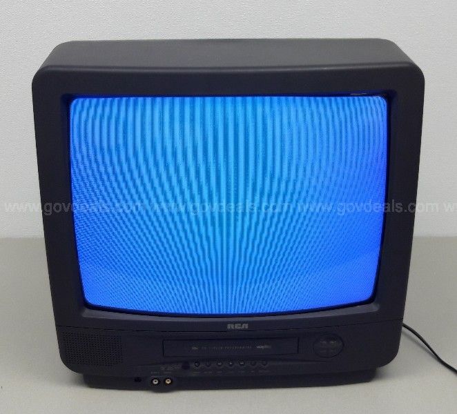 Vintage gaming TV RCA T09082 Portable 8” Color popular TV & VCR VHS Player Combo .