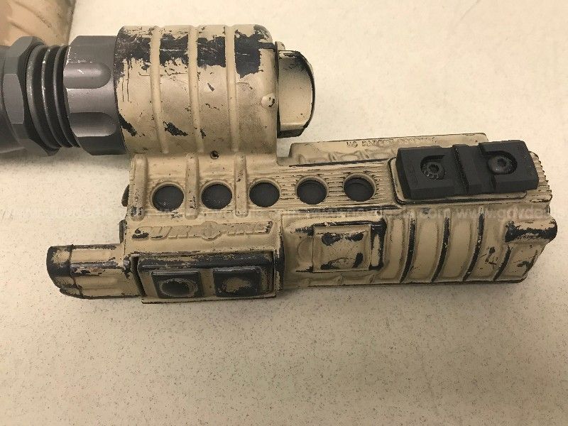 SUREFIRE M500A DEDICATED FOREND LIGHT SHORT HANDGUARD AR-15 SUREFIRE M500A DEDICATED FOREND LIGHT SHORT HANDGUARD AR-15