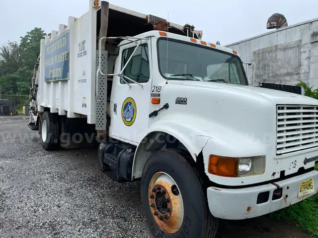 2000 International 4900 Garbage Truck