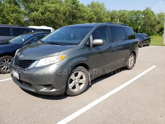 2014 Toyota Sienna - Green