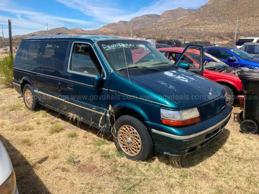 1995 Chrysler Town Country GovDeals
