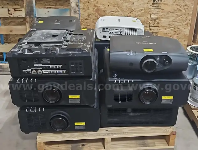 Mixed Lot of Panasonic DLP Projectors