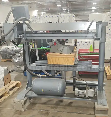 Oven-Controlled Vacuum Forming Machine