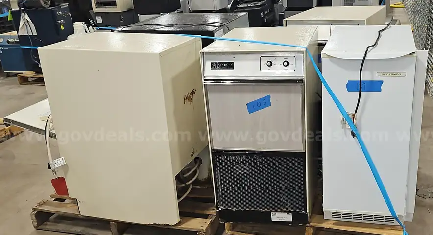 1 Pallet of Commercial Ice Machines and a Compact Refrigerator