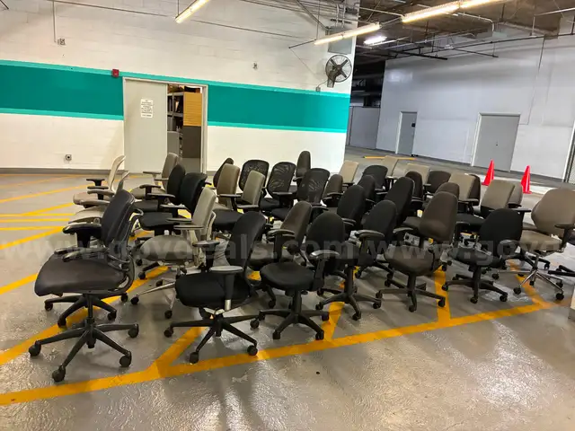 Qty: 38 Office Chairs &#x2013; Pickup in Los Angeles