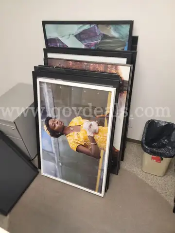 QTY &#x2013; 1 Lot of 20 movie posters and pictures&#x2013; Pickup in Los Angeles