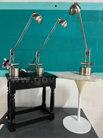 3 Desk lamps and 2 small tables- Pick up in Los Angeles