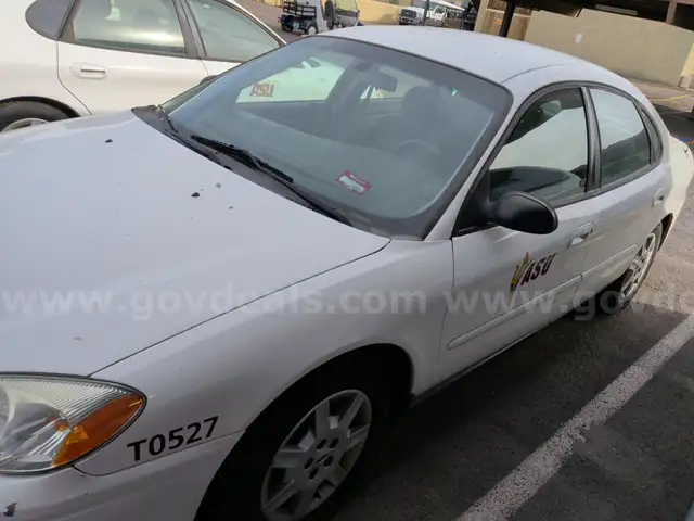 2005 Ford Taurus SEDAN 4-DR, 3.0L V6 OHV 12V FFV. Key and Title included.