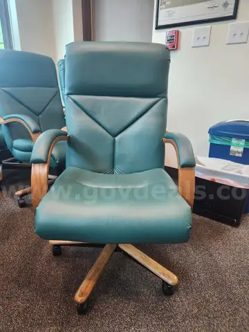 LOT of 11 Executive Chairs