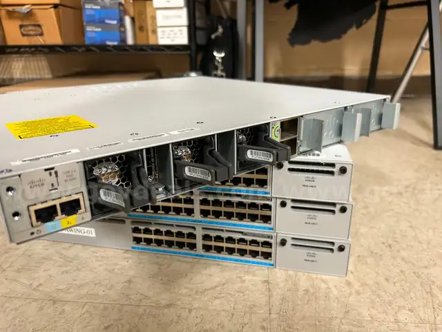 4x Cisco Catalyst C9300 Network Switches C9300-24UX-E V05