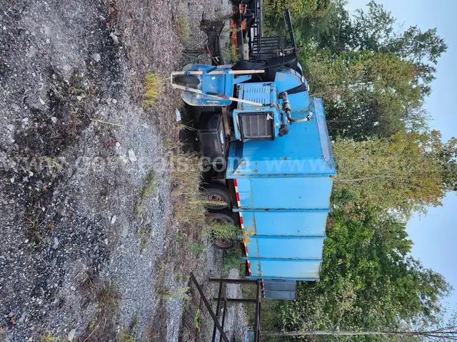1987  American Roads Leaf Vacuum Trailer