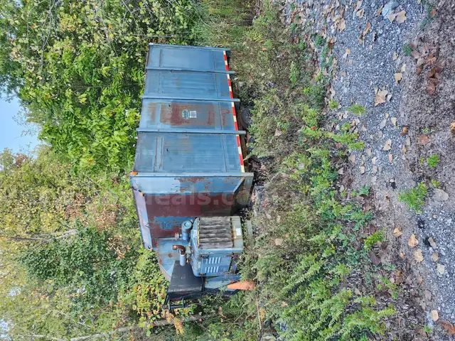 1991 American Roads Leaf Vacuum Trailer (does not run)