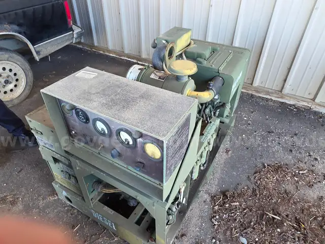 Military Surplus Generator Set &#x2013; J.R. Hollingsworth Co. MEP-002A Diesel, 5 kW 60 Hz