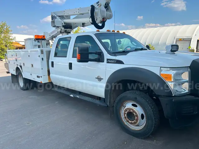 2014 Ford F550 Super Duty Ford V-8 6.7 L Diesel Engine /Altec 37.5 Foot Bucket