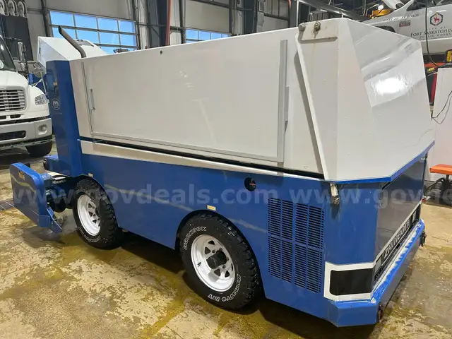 2016 ZAMBONI Ice Resurfacer - Model 446 Natural Gas