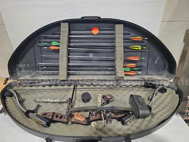 HoytUSA Compound Bow (Anchorage , AK)