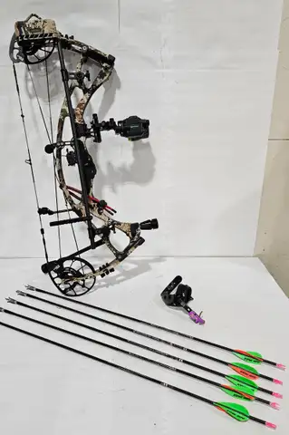 HoytUSA Carbon REDWRX-7 Compound Bow (Anchorage, AK)