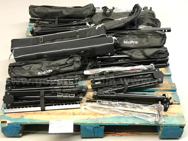 Pallet of NicPro Folding Easels