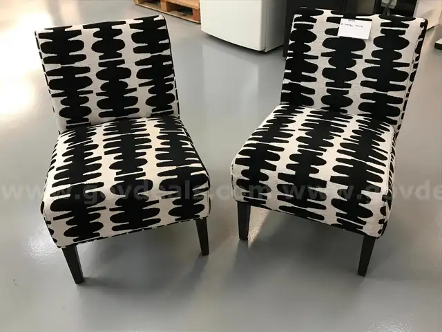 2 Lounge Chairs
