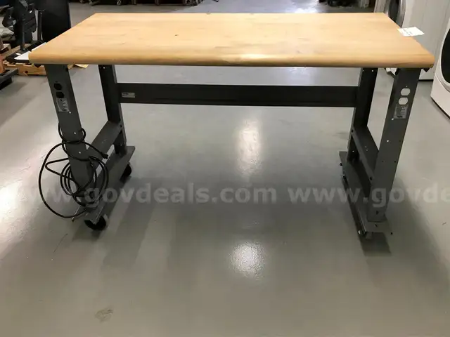 Global Industrial Workbench w/Wheels