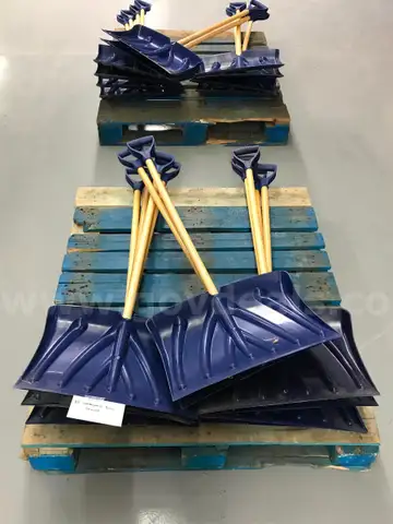 20 Westward Snow Shovels