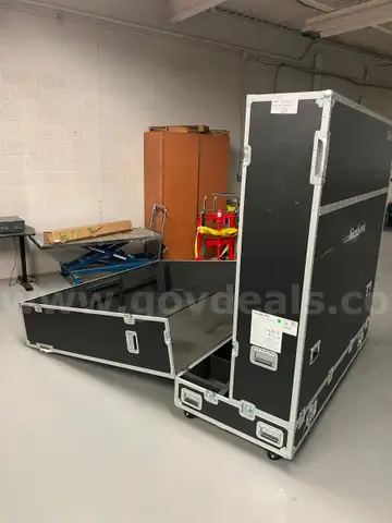 Large Viewsonic Case w/Wheels, No Key