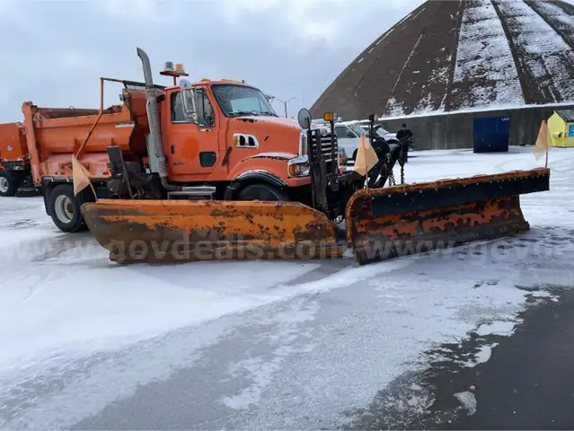 2009 Sterling L8511 - Snow Plow Truck