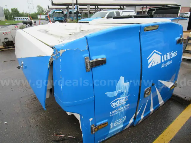 Fibreglass Truck Topper (Damaged)