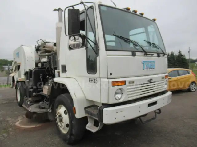 1999 Sterling SC8000/2007 Tymco Sweeper