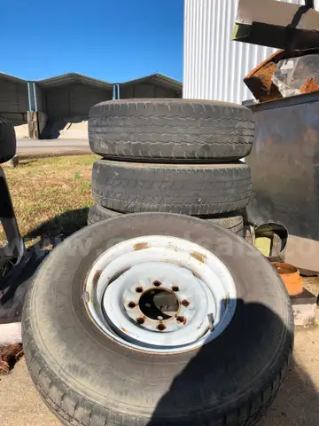 Goodyear Conquest 4 - tires and rims